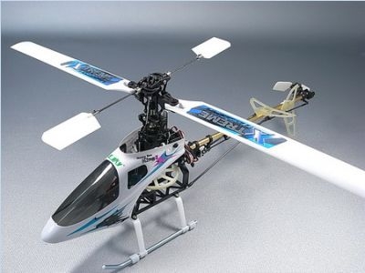 De Xtreme Production plastic fiber bladen geïnstalleerd op een Honey Bee King II